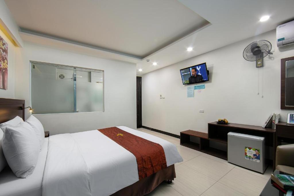 Quang Chung Hotel - 56 Le Van Thiem - By Bay Luxury Hanoi Exterior foto