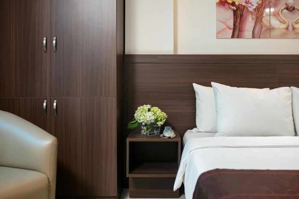 Quang Chung Hotel - 56 Le Van Thiem - By Bay Luxury Hanoi Exterior foto